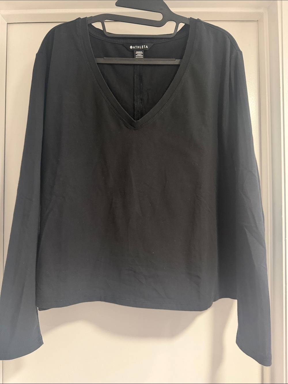Athleta Women's Organic Cropped Black Long Sleeve V-Neck Top